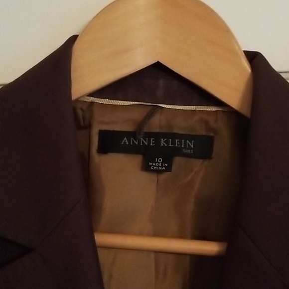 Suit - Picture 2 of 4